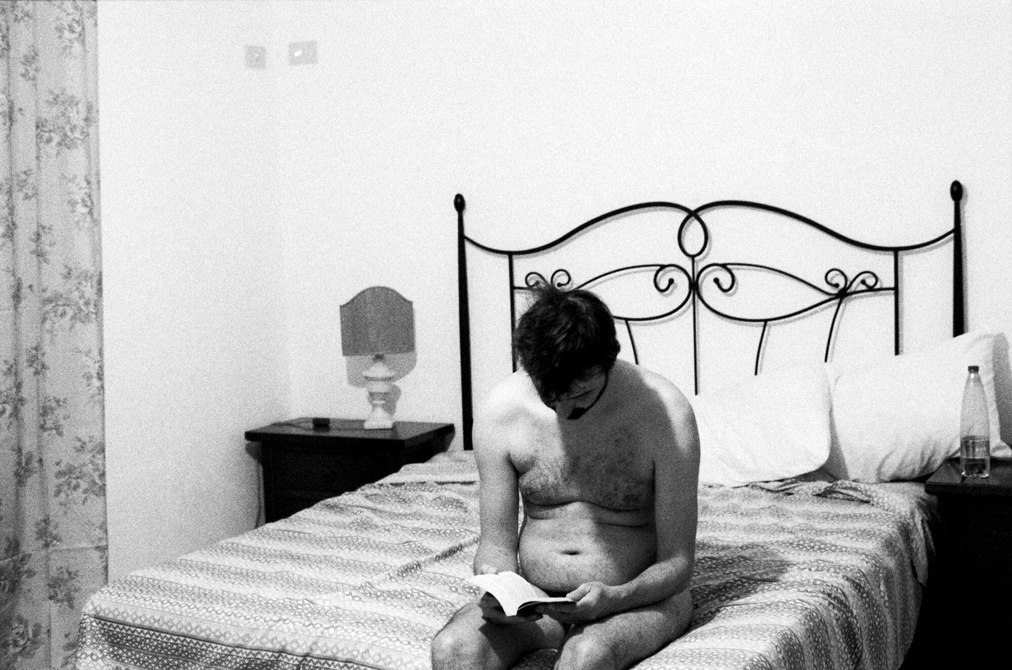 3_men-reading-naked-bed